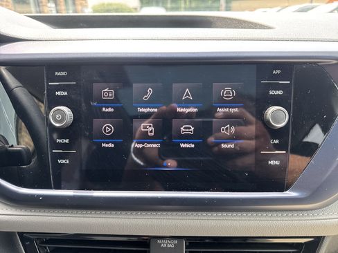 Used 2023 Volkswagen Taos SE AWD/4WD image 17