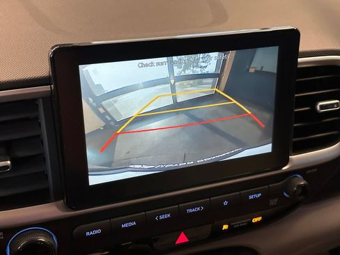 Used 2022 Hyundai Venue SEL FWD image 14