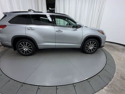 Used 2017 Toyota Highlander SE