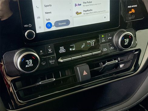 Used 2024 Toyota Highlander LE image 26