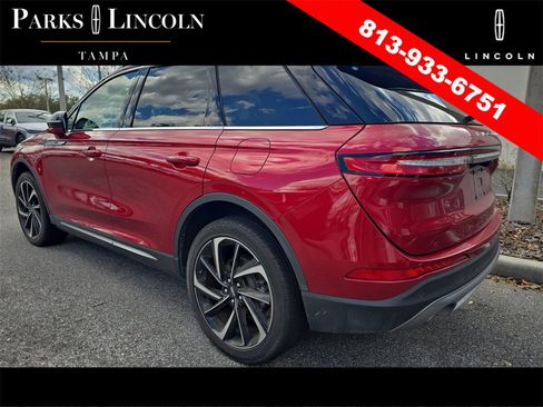 Used 2025 Lincoln Corsair Reserve image 12