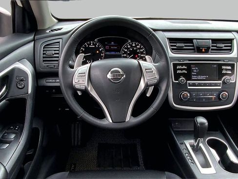 Used 2017 Nissan Altima 2.5 SR FWD image 6