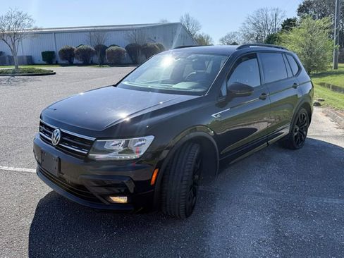 Used 2021 Volkswagen Tiguan SE R-Line image 9