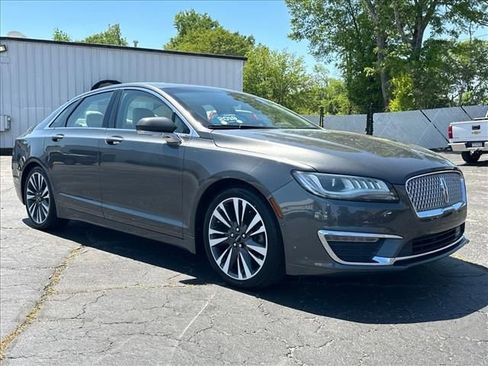Used 2019 Lincoln MKZ Reserve FWD image 2