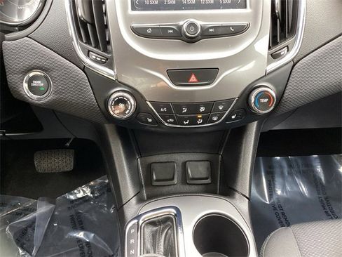 Used 2018 Chevrolet Cruze LT w/ Convenience Package image 23