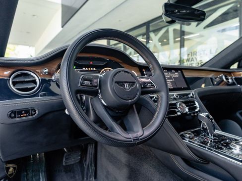 Used 2024 Bentley Flying Spur V8 AWD/4WD image 20