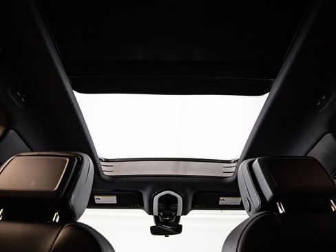 Certified 2021 Porsche Macan AWD/4WD image 30