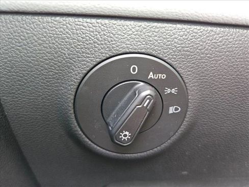 Used 2022 Volkswagen Taos SE image 18