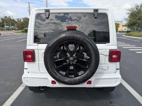 Used 2021 Jeep Wrangler Unlimited Sahara AWD/4WD image 4