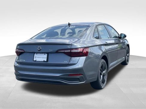 Certified 2023 Volkswagen Jetta SE w/ Panoramic Sunroof Package FWD image 4
