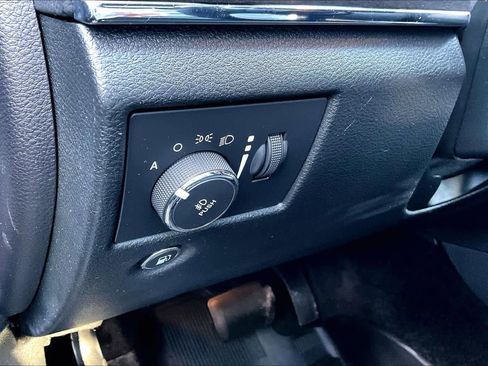 Used 2015 Jeep Grand Cherokee Limited w/ Luxury Group II image 32