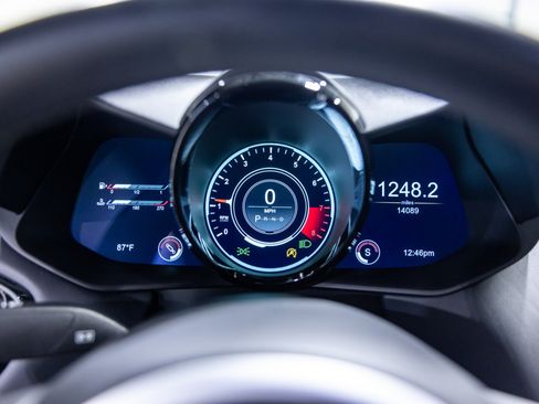 Used 2023 Aston Martin V8 Vantage Coupe RWD image 37