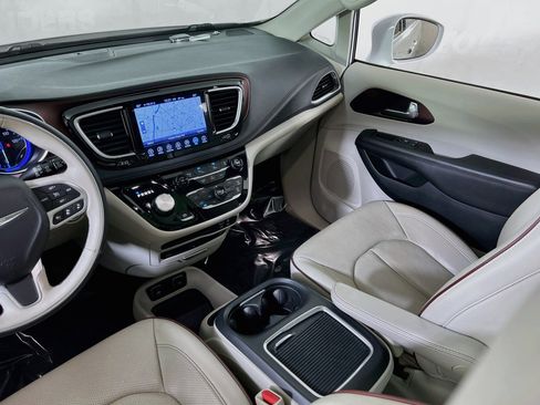 Used 2017 Chrysler Pacifica Limited w/ UConnect Theater Package image 24