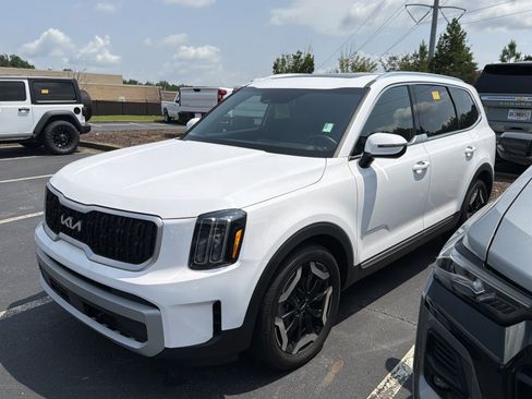 Used 2023 Kia Telluride EX w/ EX Captain's Chair Package AWD/4WD image 10
