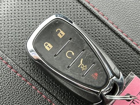 Used 2023 Chevrolet Traverse RS image 36