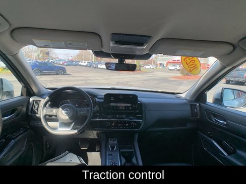 Used 2025 Nissan Pathfinder SL AWD/4WD image 25