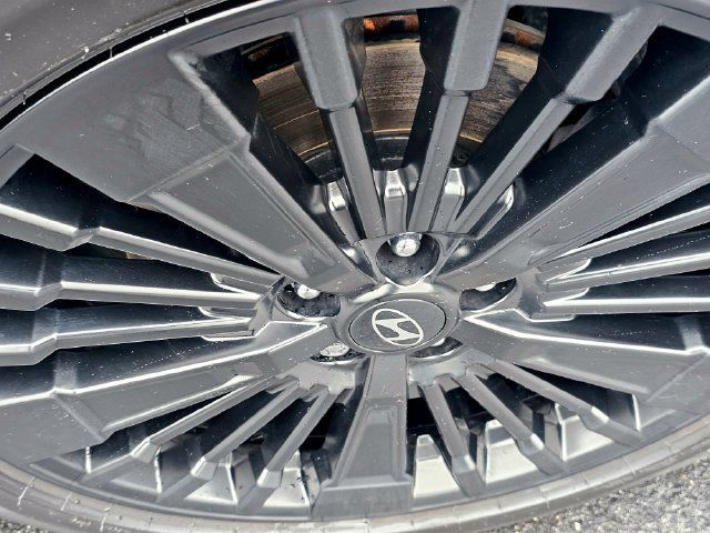 Used 2025 Hyundai Santa Fe Calligraphy FWD image 6