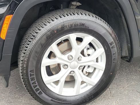 Certified 2023 Jeep Grand Cherokee Limited image 24