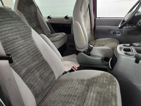 Used 2003 Ford E-150 and Econoline 150 Wagon RWD image 25