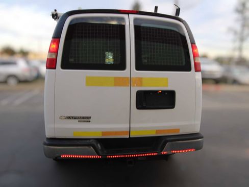 Used 2014 Chevrolet Express 2500 image 25