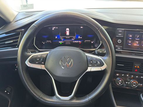 Certified 2024 Volkswagen Jetta SE w/ Panoramic Sunroof Package FWD image 20