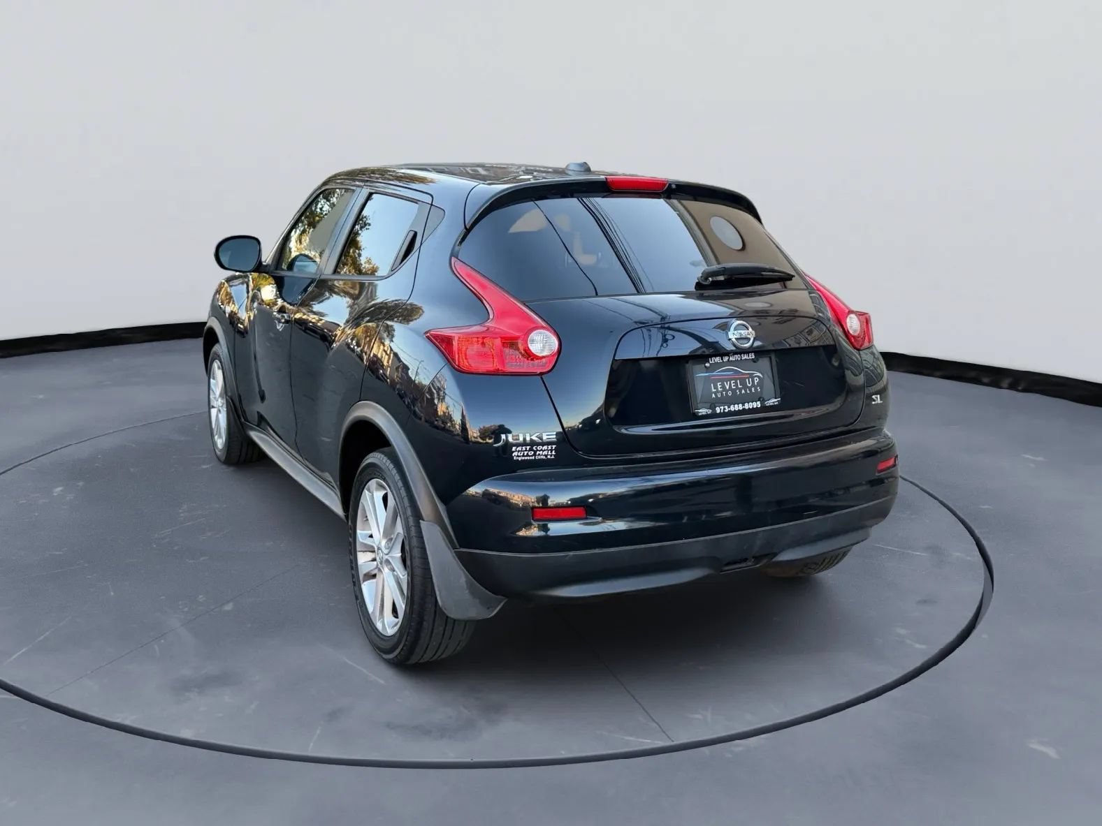 Used 2011 Nissan Juke SL FWD image 3