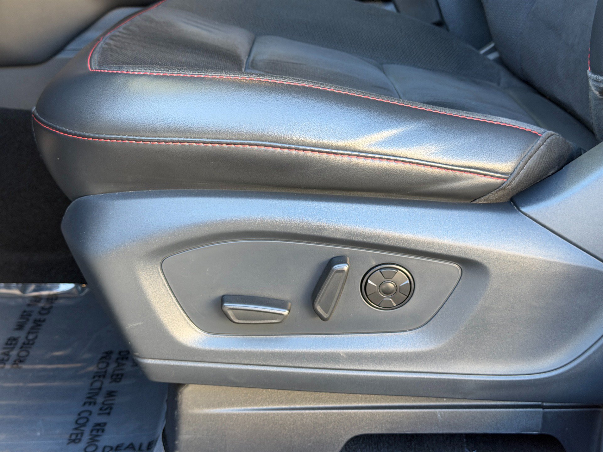 Used 2025 Ford Explorer ST AWD/4WD image 32