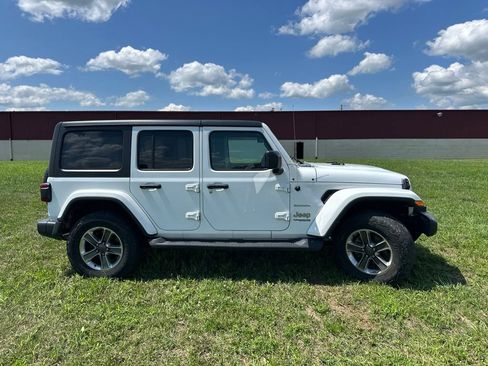Used 2021 Jeep Wrangler Unlimited Sahara w/ LED Lighting Group AWD/4WD image 13