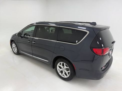 Used 2020 Chrysler Pacifica Limited FWD image 38