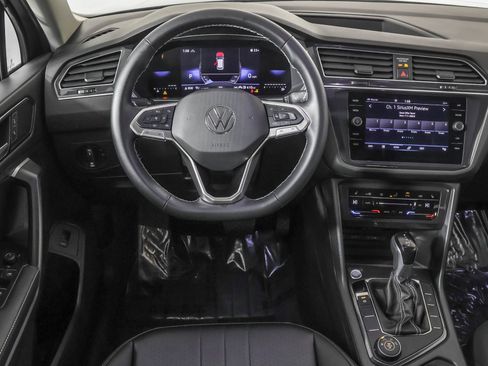 Used 2024 Volkswagen Tiguan SE image 35
