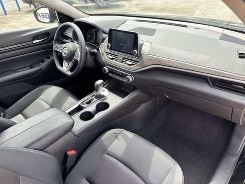 Used 2025 Nissan Altima 2.5 SV FWD image 28