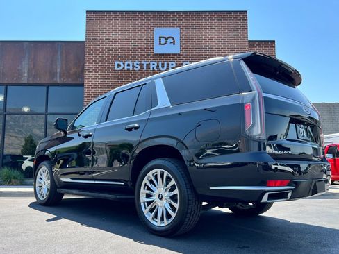 Used 2021 Cadillac Escalade Premium Luxury AWD/4WD image 4