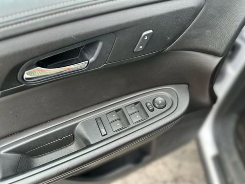 Used 2016 GMC Acadia SLE image 17