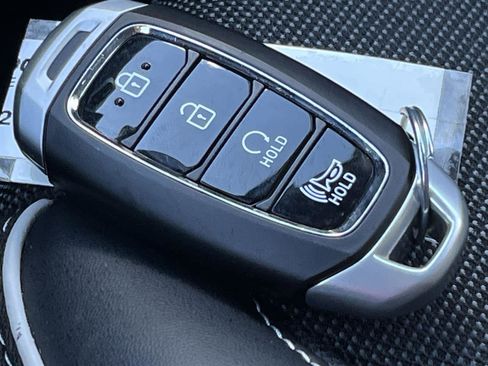 Used 2023 Hyundai Venue Limited image 29