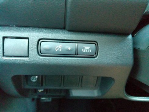 Certified 2025 Nissan Frontier SV image 37