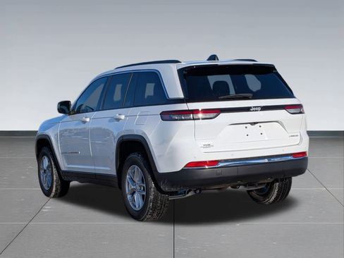 Used 2024 Jeep Grand Cherokee Laredo X image 3