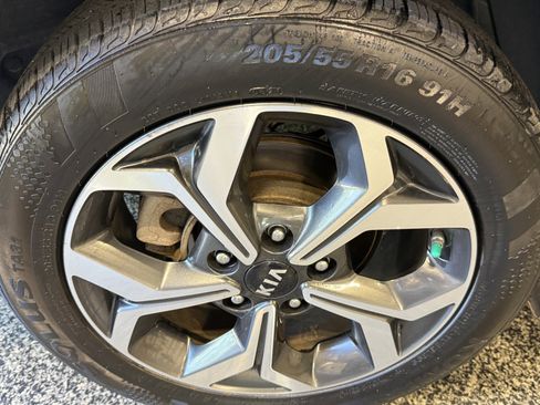 Used 2021 Kia Forte LXS FWD image 25