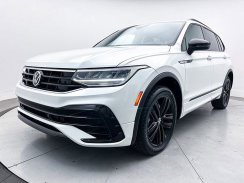 Used 2022 Volkswagen Tiguan SE R-Line image 13
