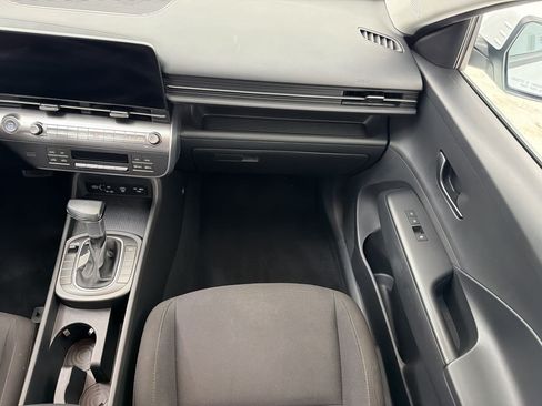 Used 2025 Hyundai Kona SEL FWD image 28