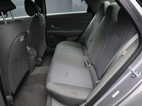 Certified 2025 Hyundai Elantra SE image 20