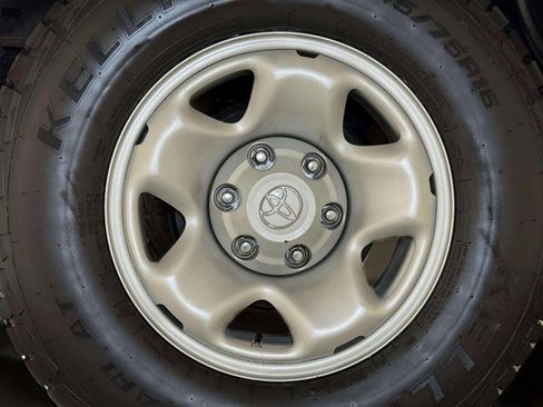 Used 2022 Toyota Tacoma SR image 24