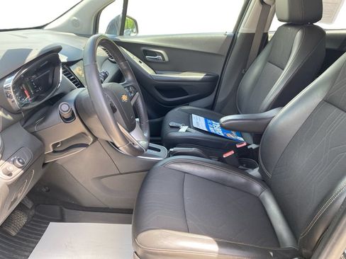 Used 2022 Chevrolet Trax LT w/ LT Convenience Package AWD/4WD image 17