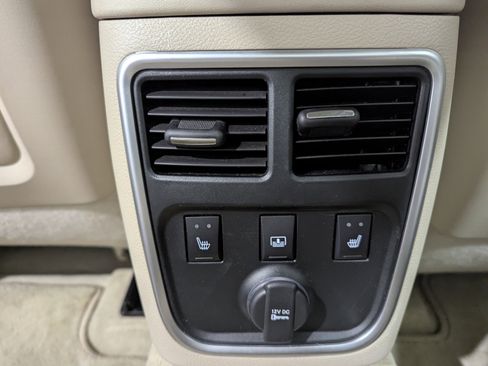 Used 2013 Chrysler 300 C w/ Light Group image 11