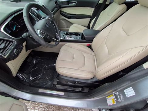 Used 2020 Ford Edge Titanium image 12