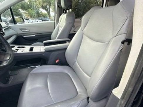 Used 2021 Toyota Sienna XLE FWD image 10