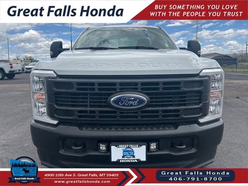 Used 2024 Ford F350 XL w/ Snow Plow/Camper Package AWD/4WD image 2
