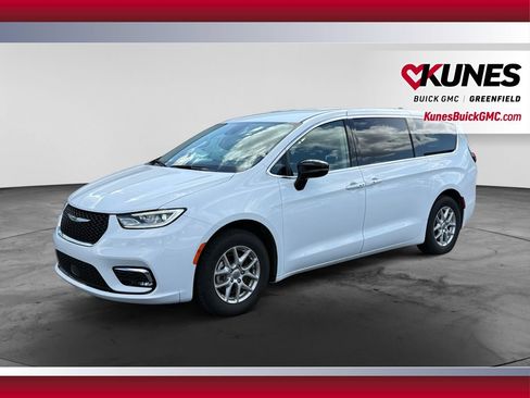 Used 2024 Chrysler Pacifica Touring-L FWD image 5