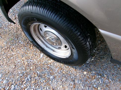 Used 2004 Ford Ranger XL image 3