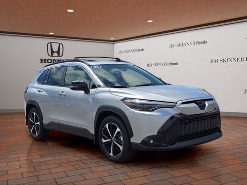 Used 2025 Toyota Corolla Cross AWD Hybrid w/ Convenience Package image 5