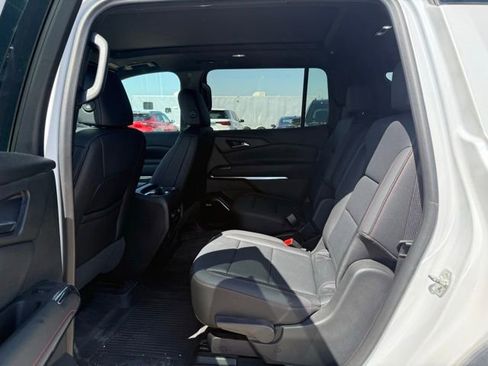Used 2025 Chevrolet Traverse Z71 w/ Enhanced Driving Package AWD/4WD image 18